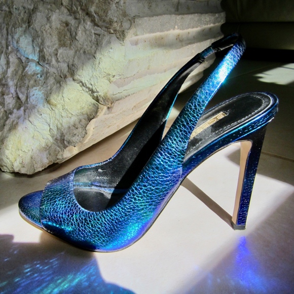 BCBGeneration Shoes - BCBGeneration iridescent blue green heels size 7.5
